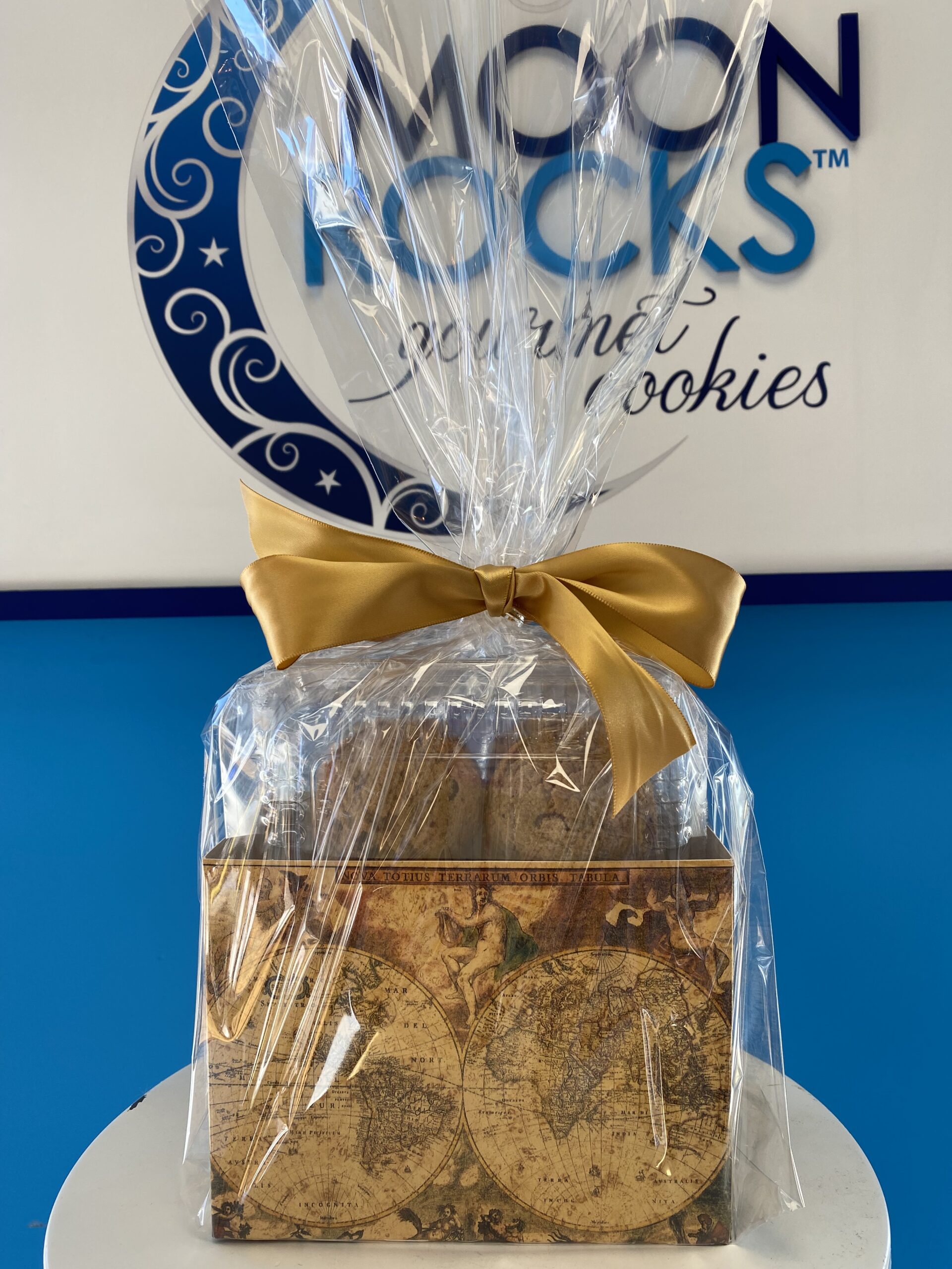OLD WORLD MAP GIFT BASKET